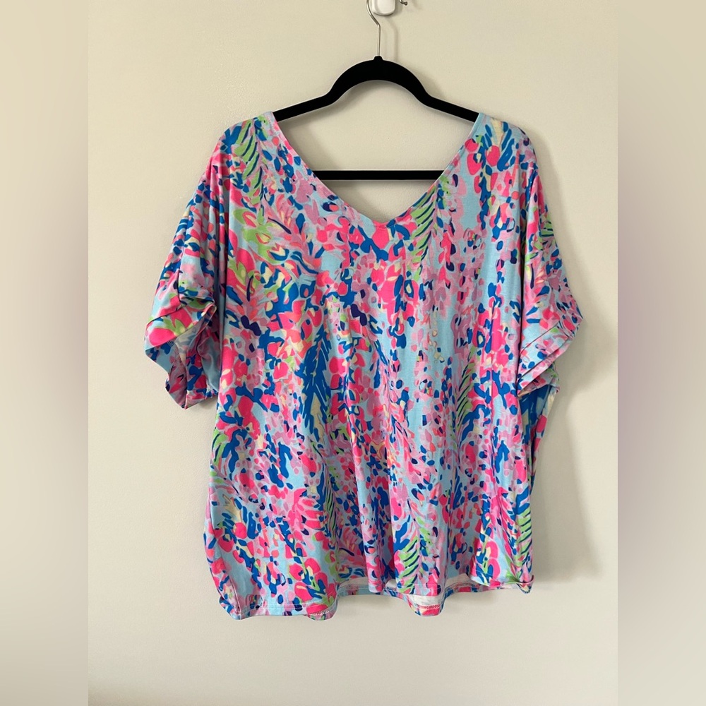 Vibrant Floral Print V-Neck Women’s Top - Pink & Blue